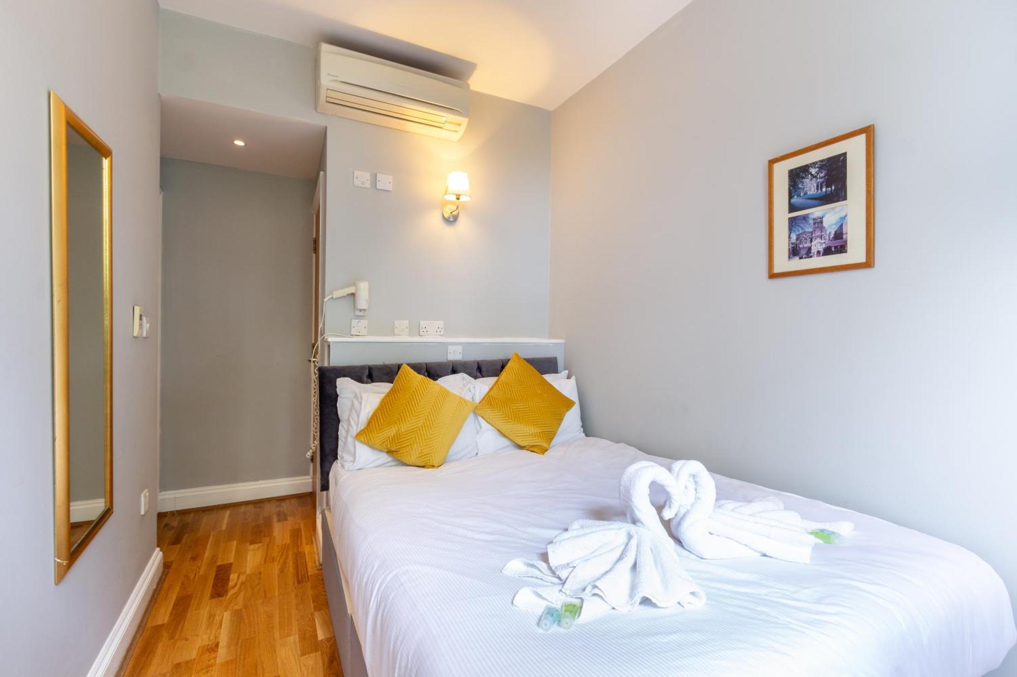 Coronation Hotel Лондон Экстерьер фото