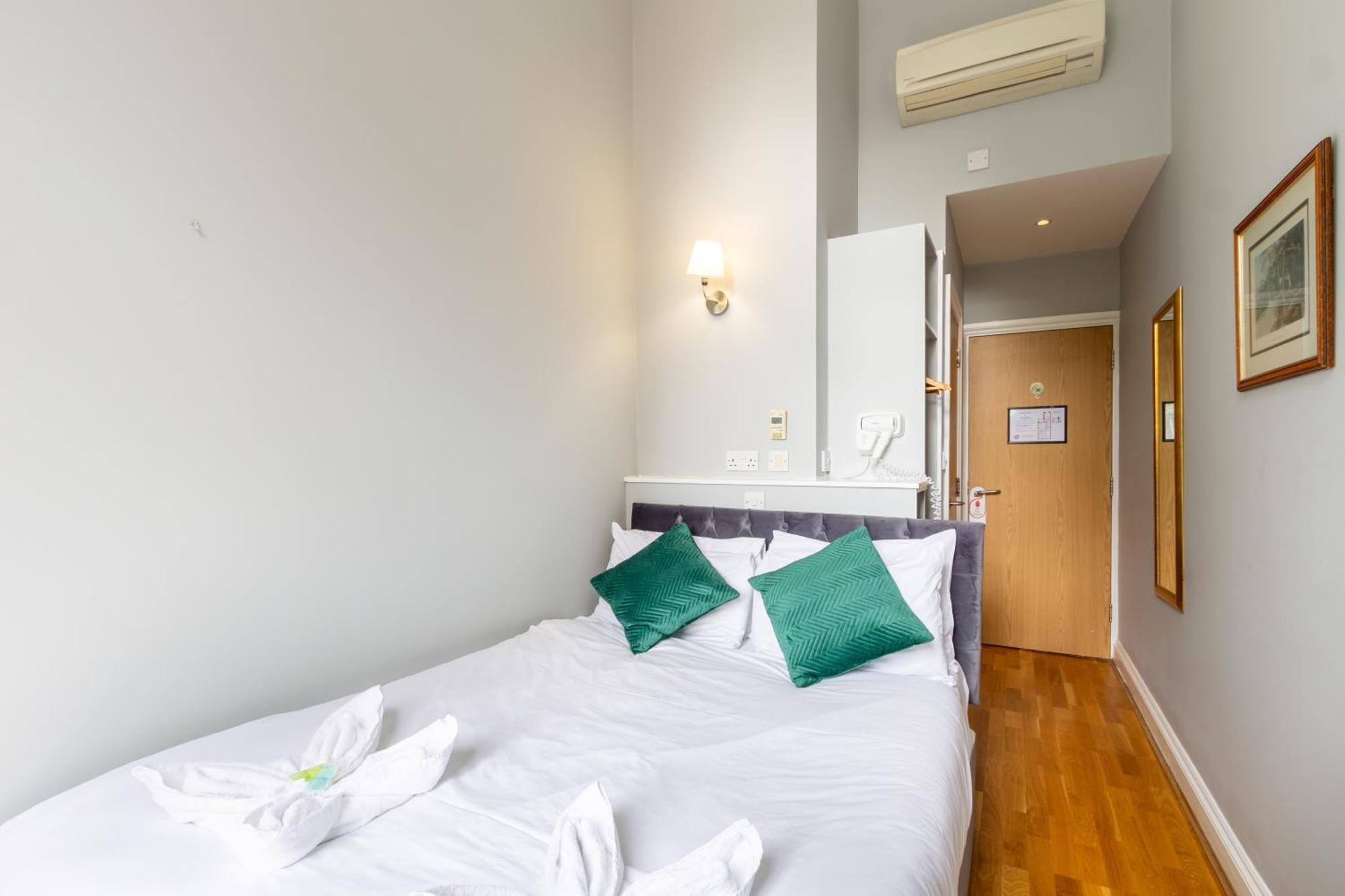 Coronation Hotel Лондон Экстерьер фото