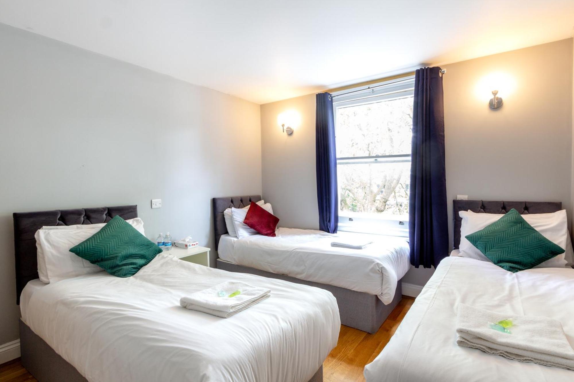 Coronation Hotel Лондон Экстерьер фото