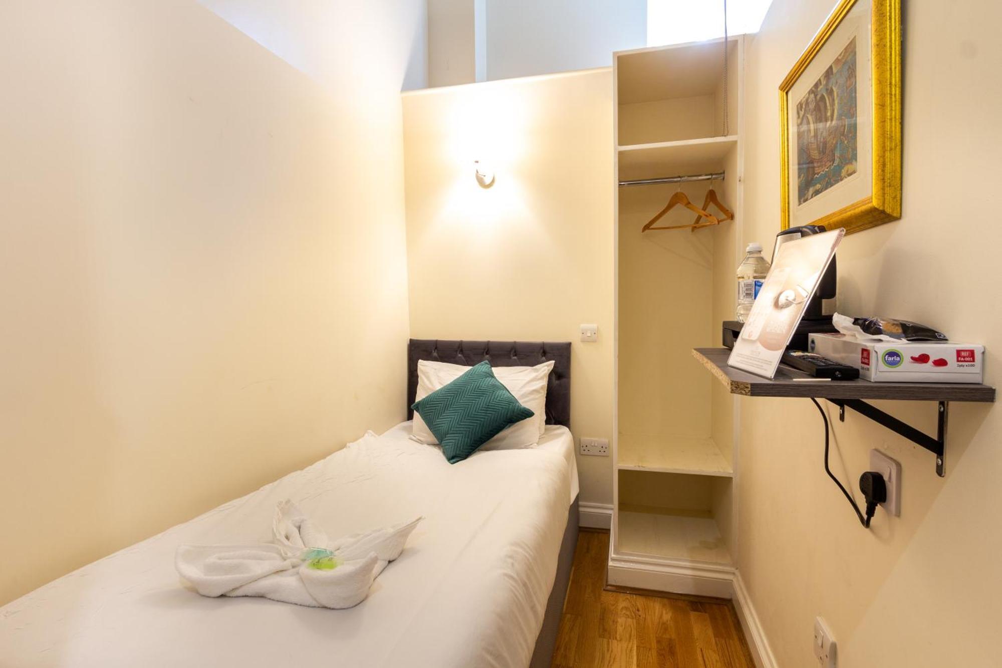 Coronation Hotel Лондон Экстерьер фото
