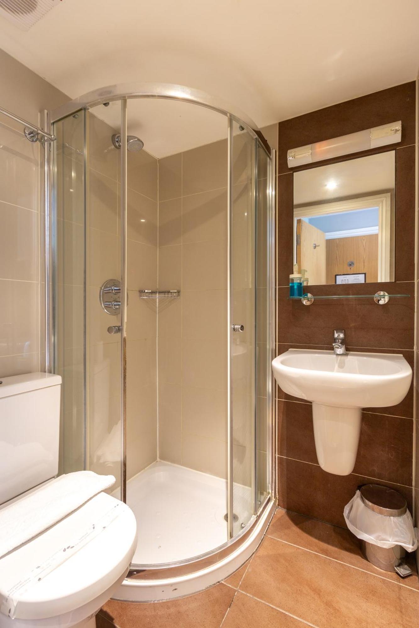 Coronation Hotel Лондон Экстерьер фото