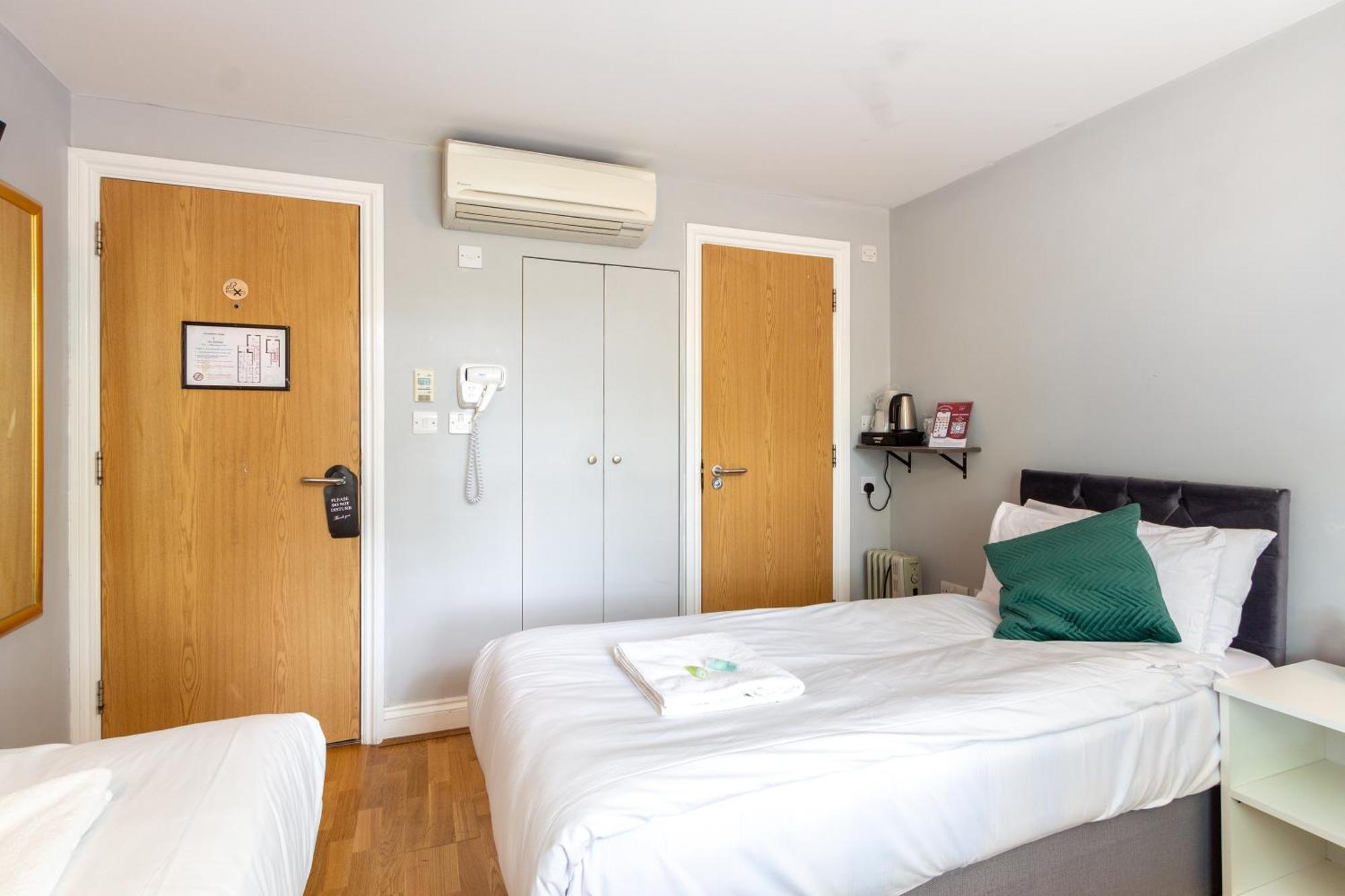 Coronation Hotel Лондон Экстерьер фото