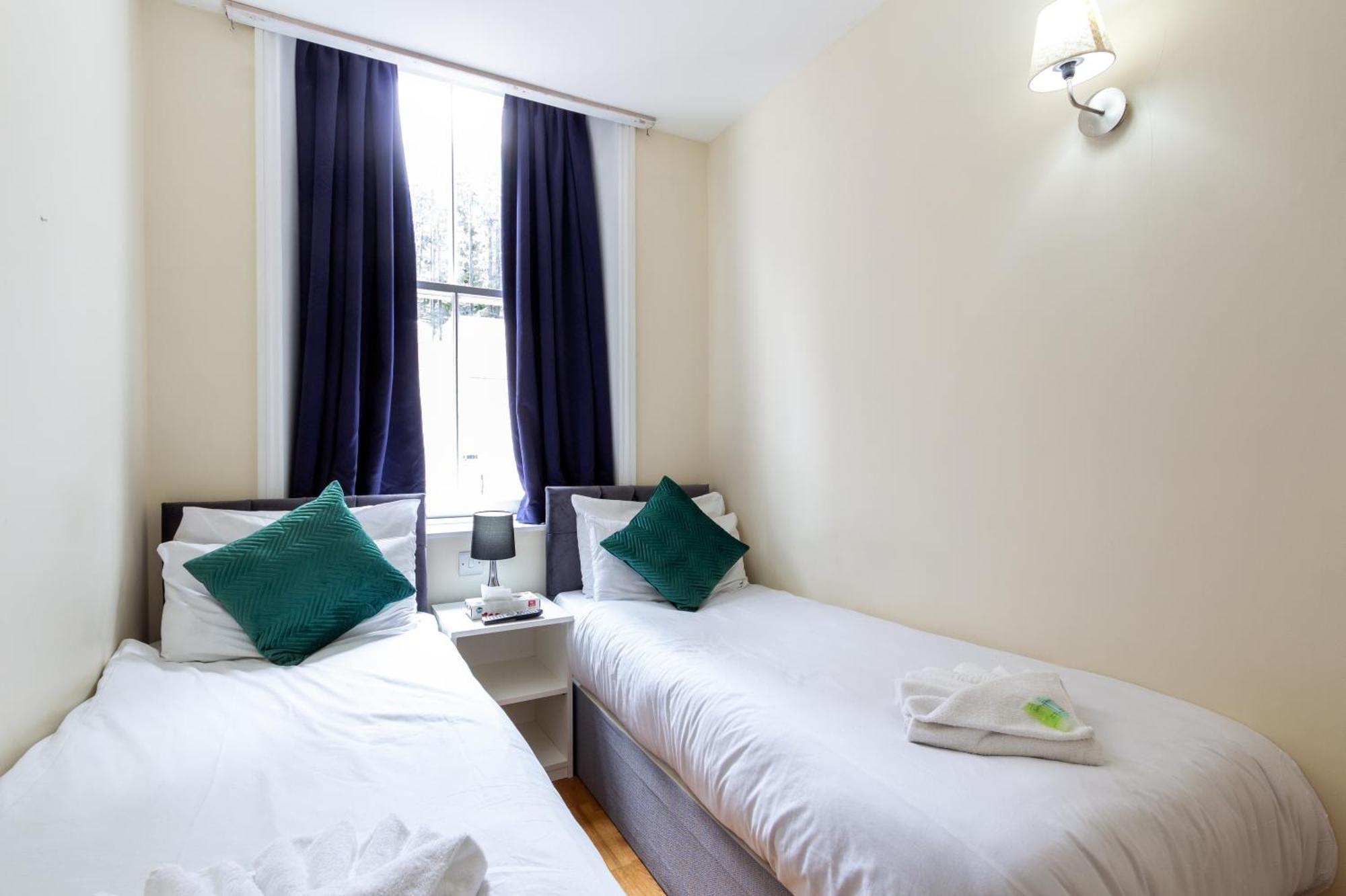Coronation Hotel Лондон Экстерьер фото