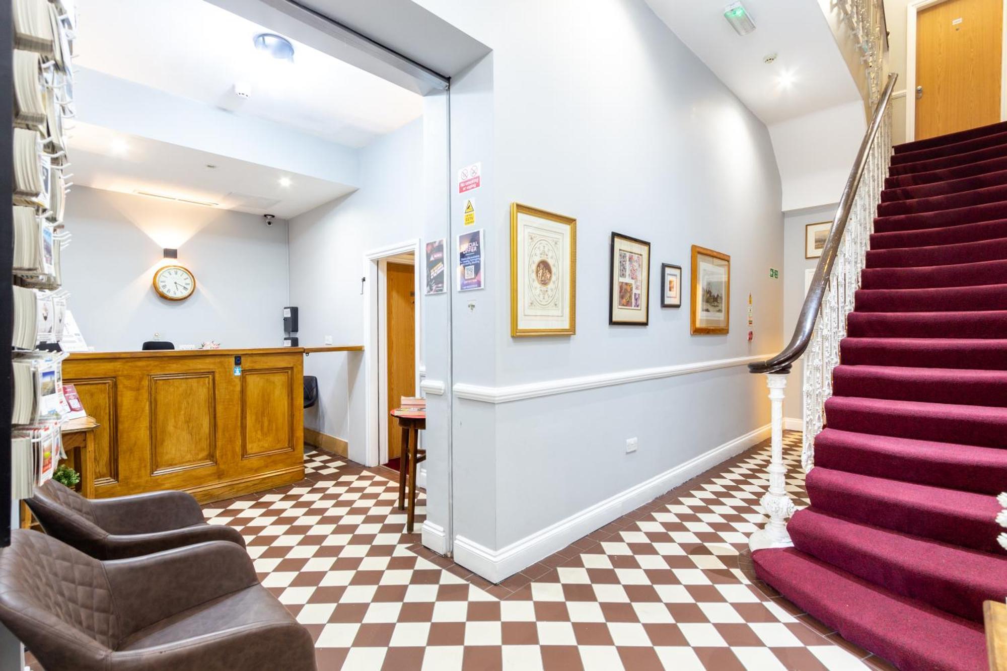 Coronation Hotel Лондон Экстерьер фото