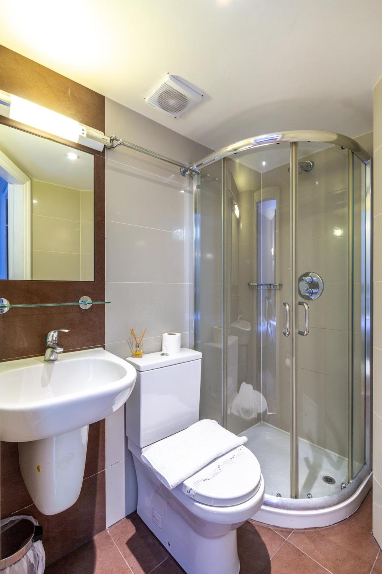 Coronation Hotel Лондон Экстерьер фото