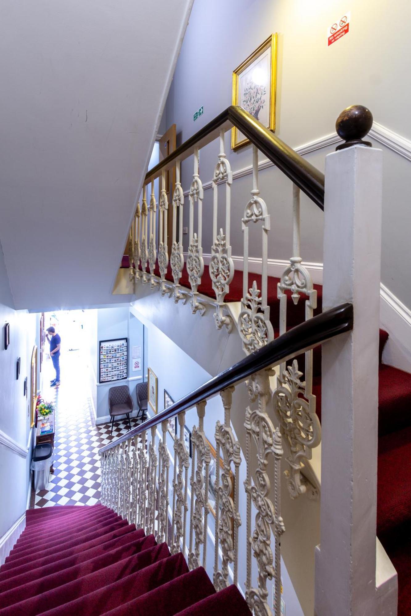 Coronation Hotel Лондон Экстерьер фото